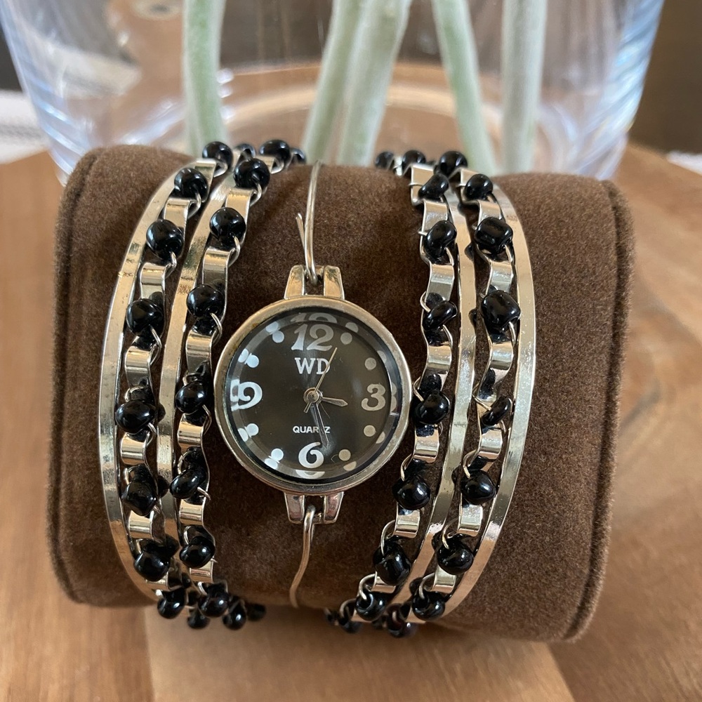 Bracelet/watch needs battery.